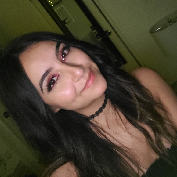 Meet your Posher, Alexis - Picture 3 of 6